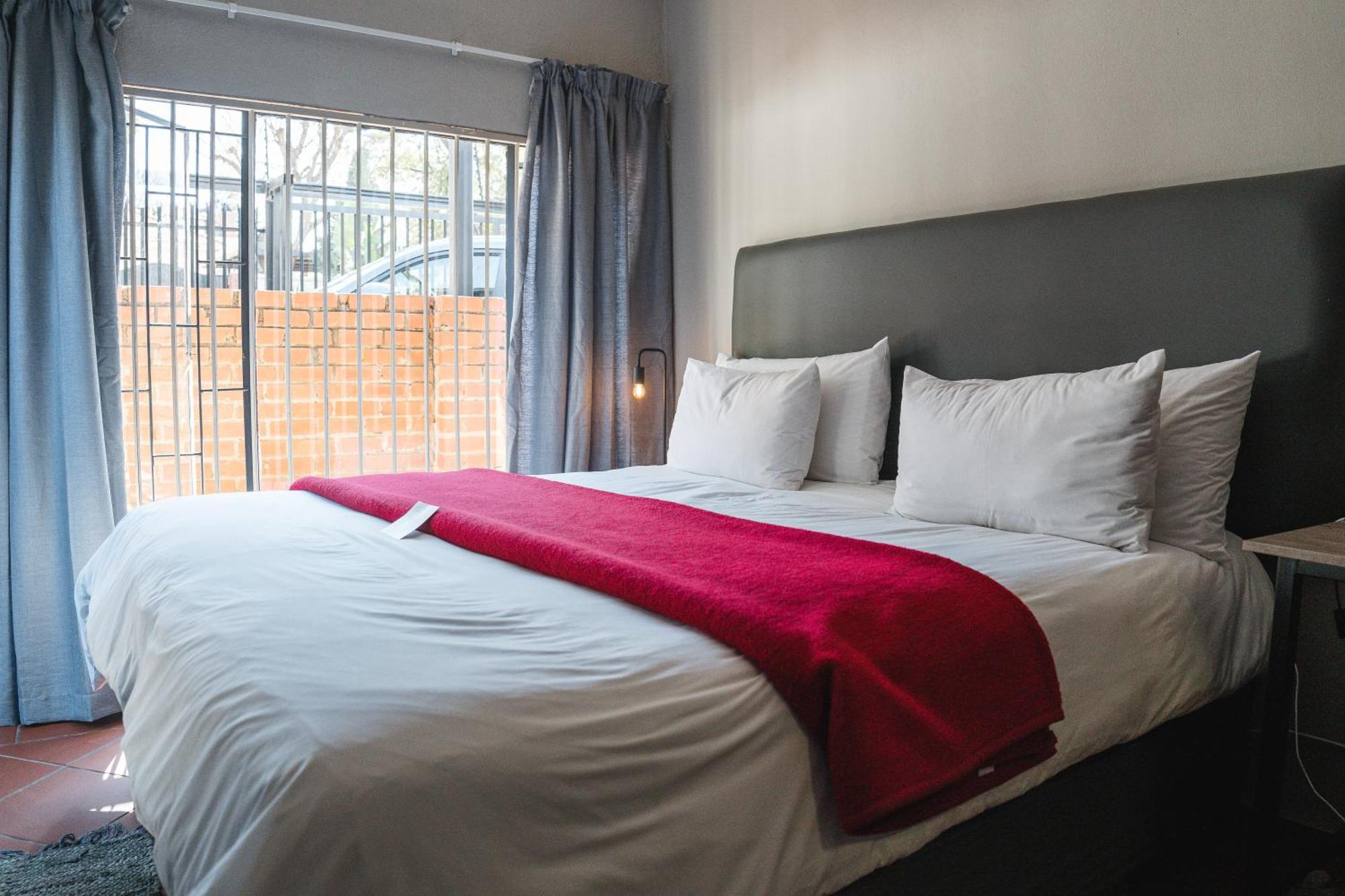 The Wild Peach - Menlyn Hotel Pretoria Ngoại thất bức ảnh