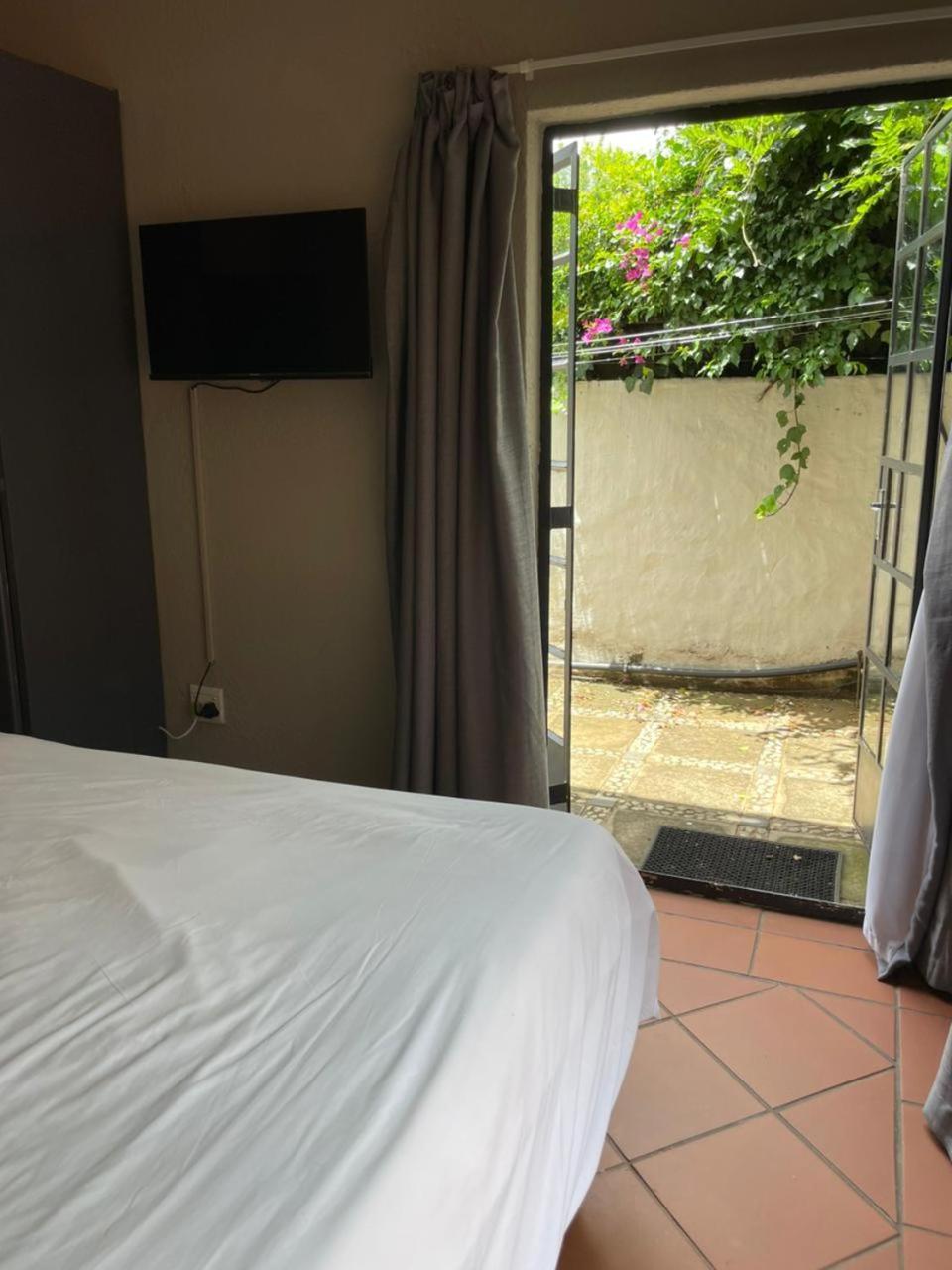 The Wild Peach - Menlyn Hotel Pretoria Ngoại thất bức ảnh
